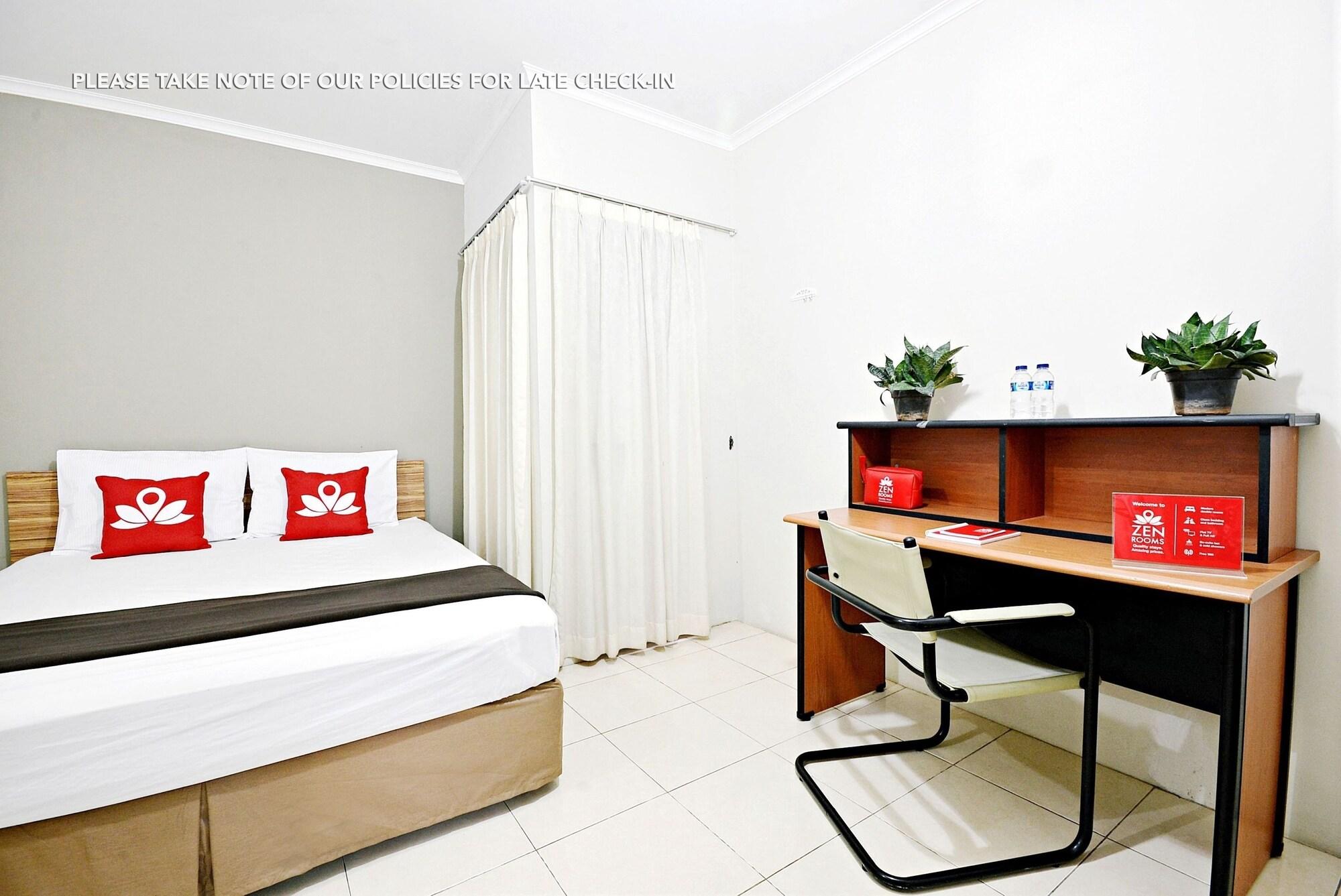 Zen Rooms Mampang Prapatan Jakarta Extérieur photo